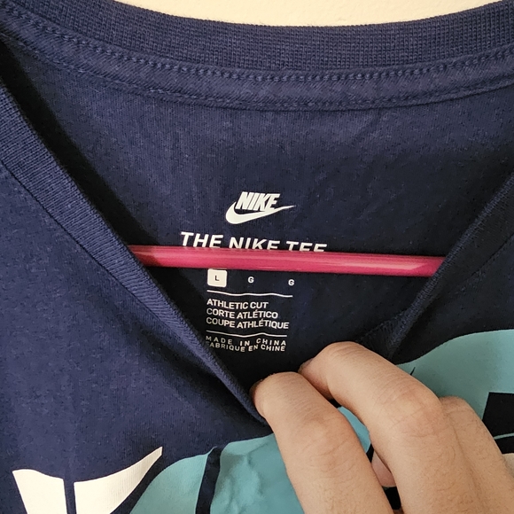 Navy blue nike tee - Picture 3 of 4